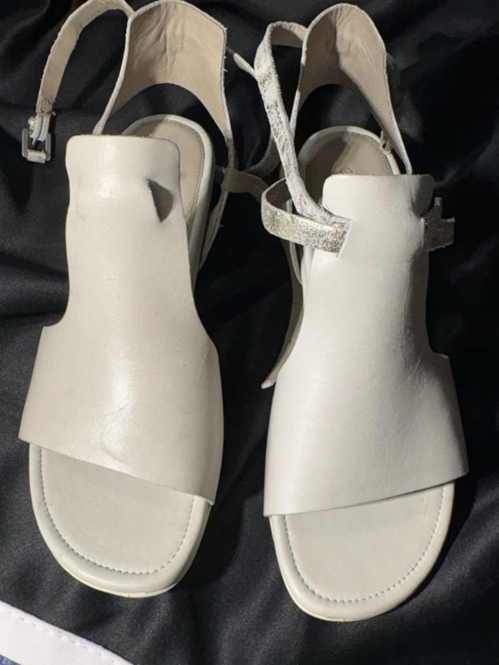 ECCO leather sandals in great condition, worn only a few times. Top/off-white.